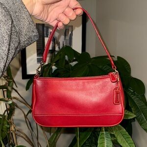 Coach Red Hampton Demi Baguette ❤️